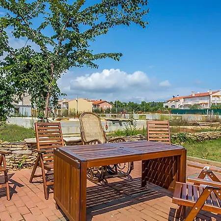 2 Bedroom Beautiful In * Медулин